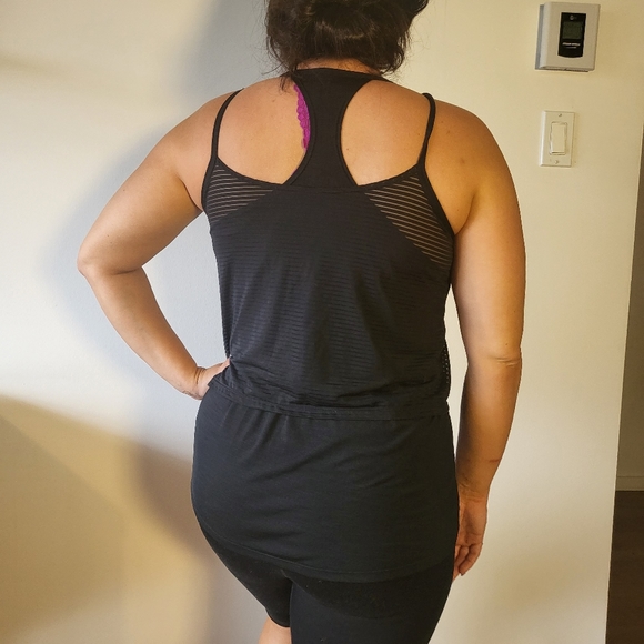 Sports top - Picture 2 of 5